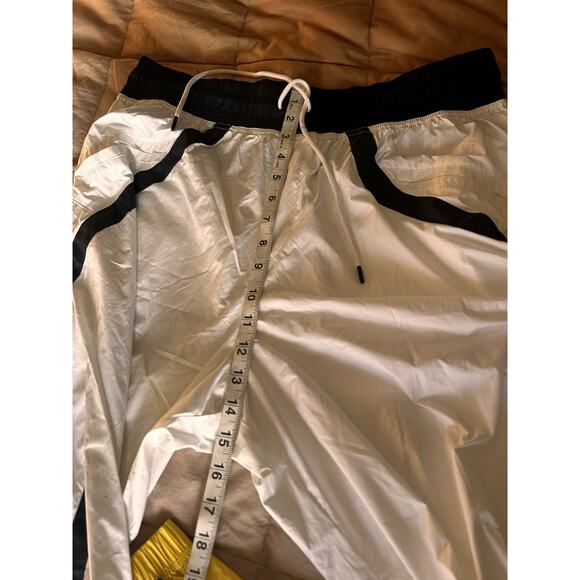 Vtg Nike Pants Mens XL White Yellow Track Windbreaker Jogger Cargo Swoosh - Picture 9 of 13